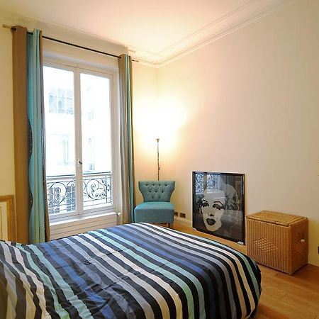 Champs Elysees Homestay - Air Conditioning Paris Room photo
