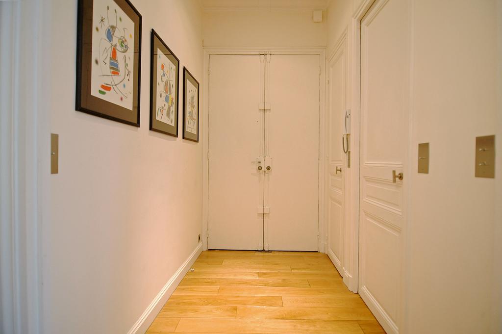 Champs Elysees Homestay - Air Conditioning Paris Room photo
