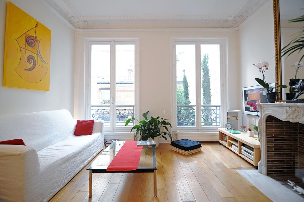 Champs Elysees Homestay - Air Conditioning Paris Room photo
